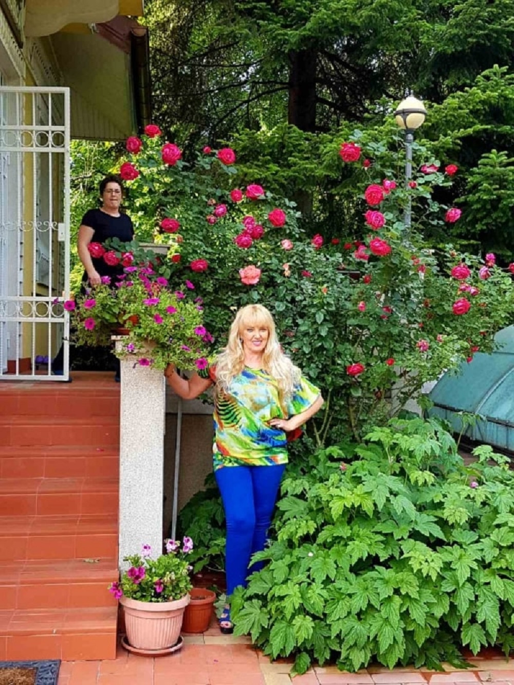 Branka Sovrlić se razgolitila, a onda popela na drvo! (FOTO)