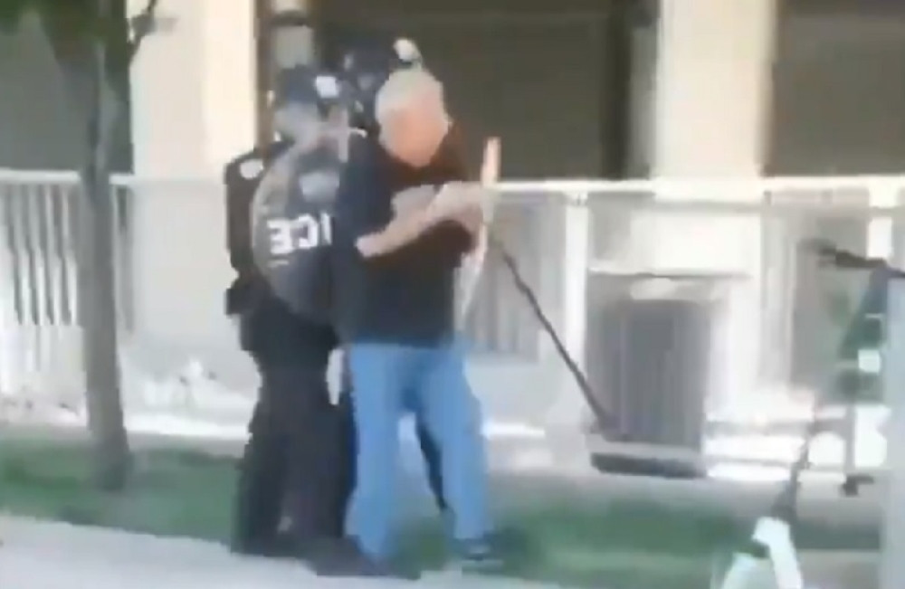 Policijska brutalnost u Americi ne zna za granice! (VIDEO)