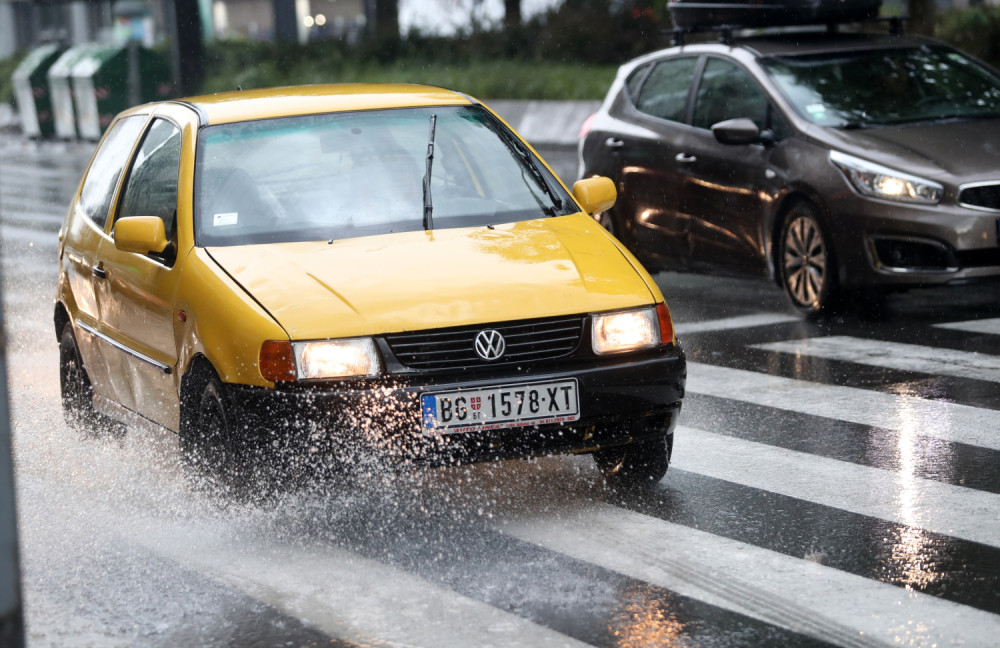 Padavine su prethodnih dana oštetile kolovoz