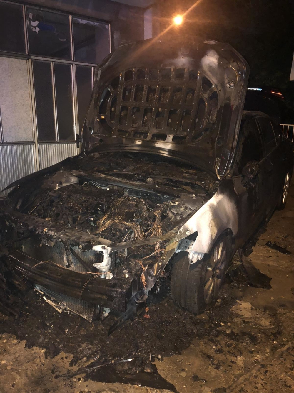 CarGo pozvao nadležne organe da otkriju ko je lice koje je zapalilo automobil člana CarGo