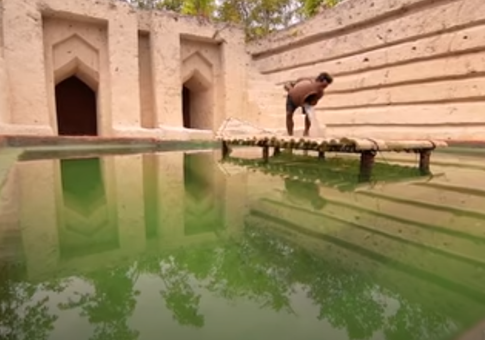 Ovaj čovek je za 60 dana izgradio sebi kuću sa bazenom - sa svojih deset prstiju! (VIDEO)