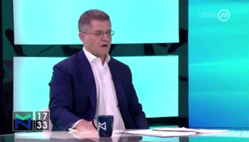 Ničim izazvan si postao ministar spoljnih poslova, a s Đilasom si pljuvao i omaložavao sve druge s kojima se ne slažete, a sad se pljujete međusobno!