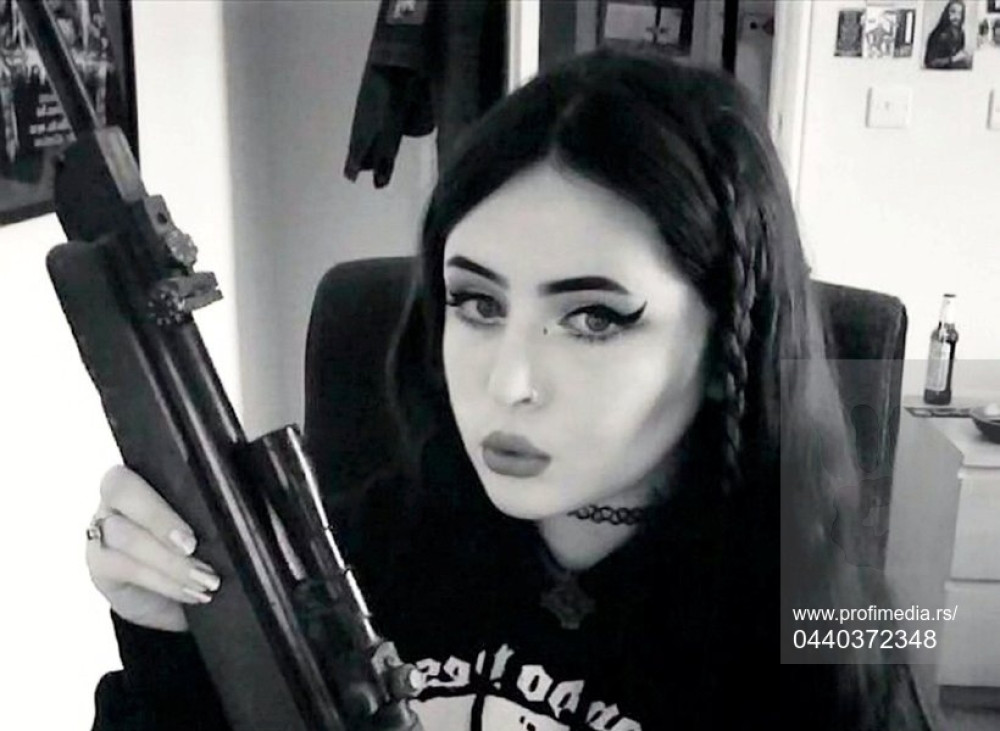 Zajedno sa bivšim dečkom okupljala članove ultradesničarske grupe (FOTO)