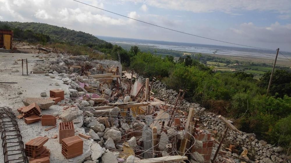 Crnogorci sravnili sve, ploča sa blagoslovom ostala neoštećena! Đukanoviću se loše piše (FOTO)