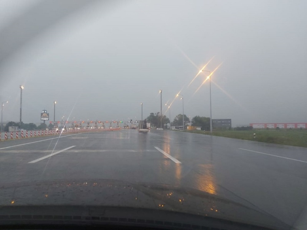 Nevreme juri ka Srbiji? Snažna oluja potopila delove regiona, evo gde je najgore