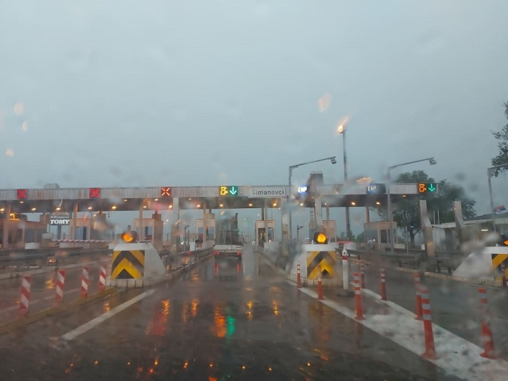 Pravi potop, apokaliptične scene sa auto-puta Beograd-Zagreb (FOTO/VIDEO)