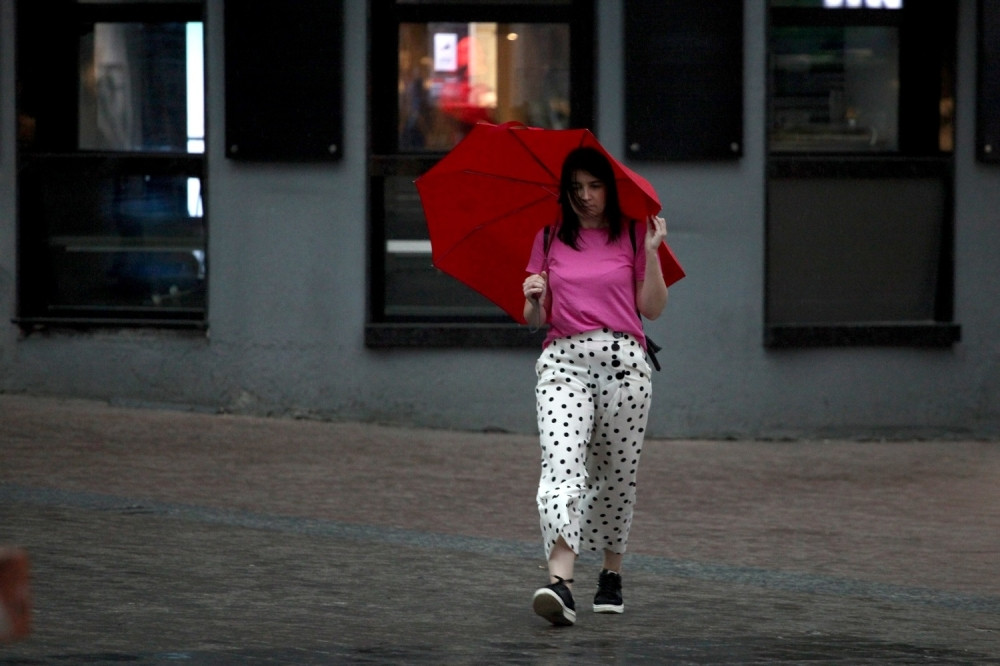 Crno nebo nad Srbijom najavljuje ozbiljnu borbu sa vremenom, ovo je prognoza za nedelju!