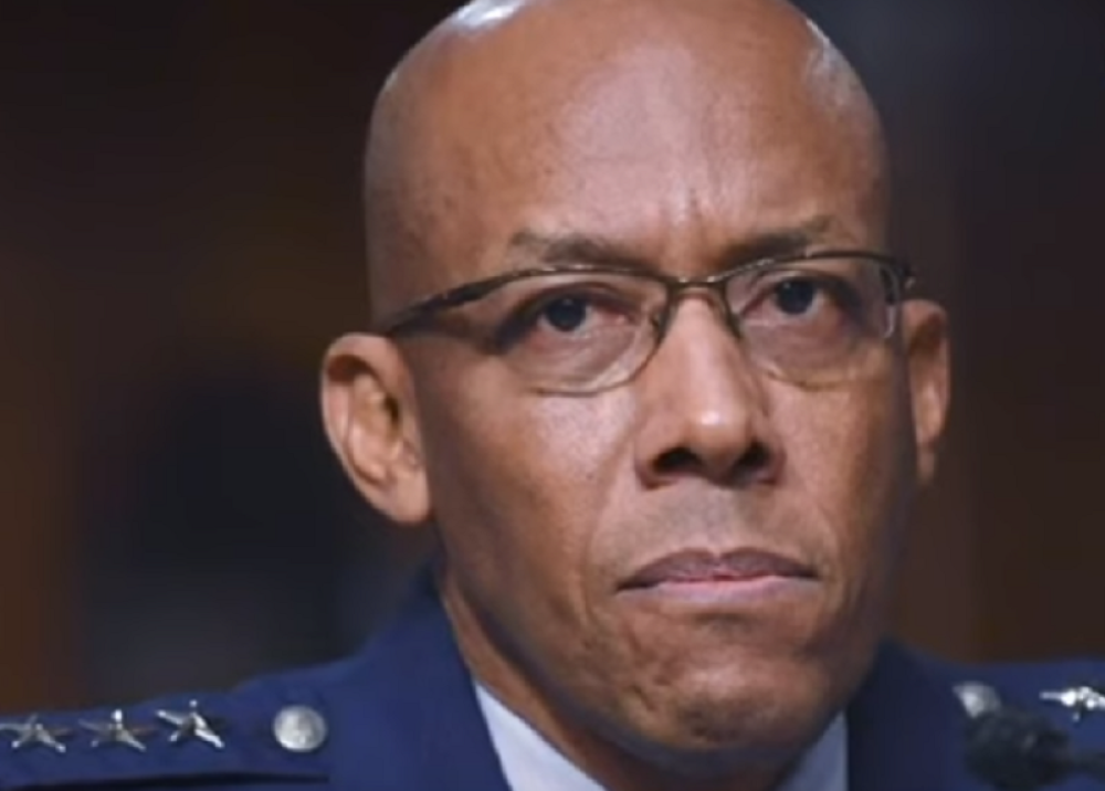 Prvi Afroamerikanac na čelu vojnog vazduhoplovstva SAD (VIDEO)