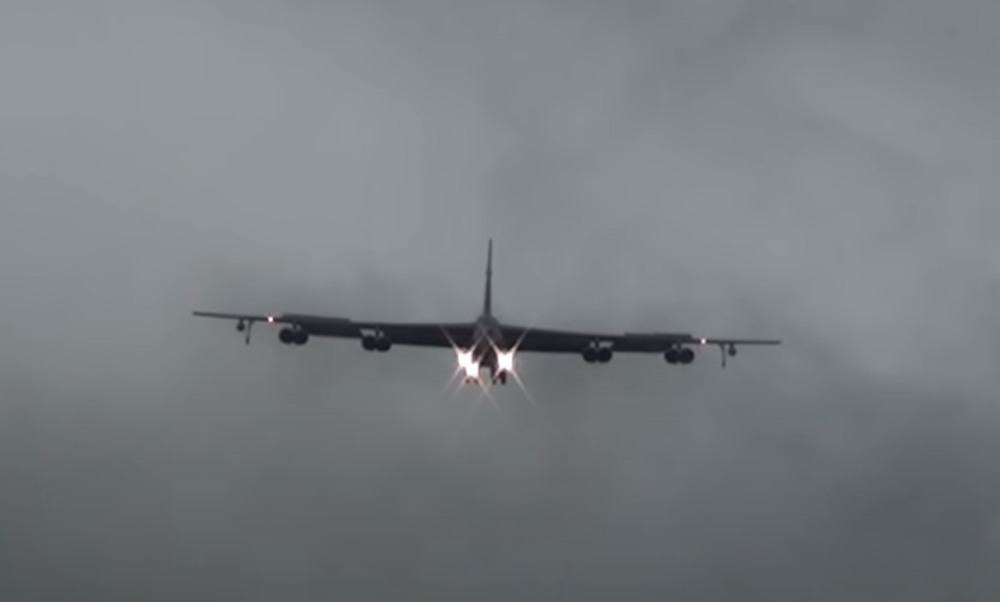 Strateškom bombarderu B-52 slučajno ispala hipersonična raketa!