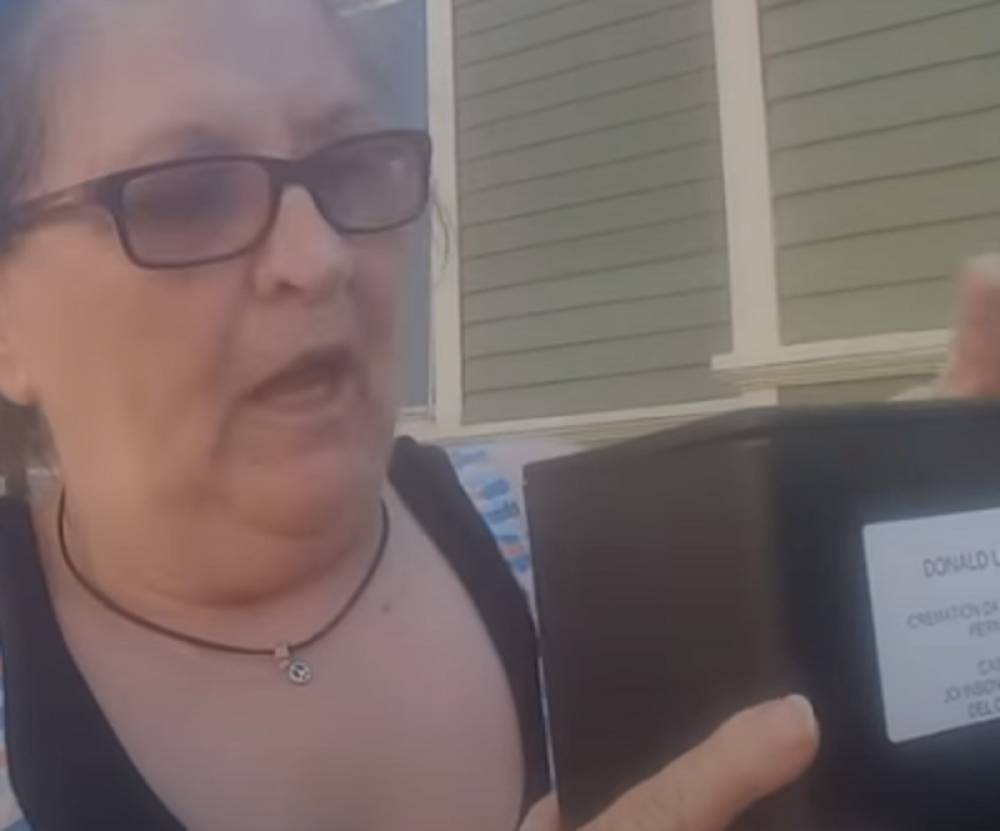 Evo šta je uradila sa njegovim pepelom, savršena osveta! (VIDEO)