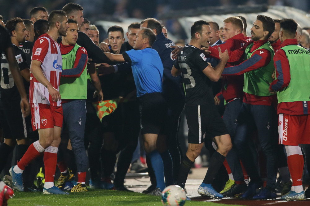 Partizan oštećen u Novom Sadu, Boaći zaslužio crveni (VIDEO)