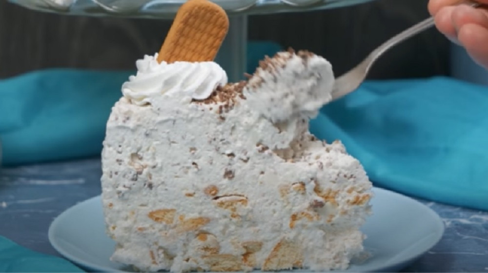 Poslastica koja je osvojila svet, ne peče se: Korona kolač, ubija dobrim ukusom