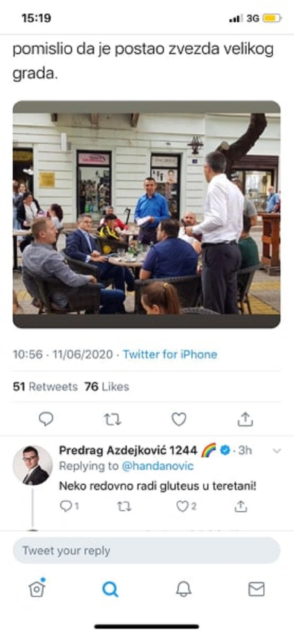 Prebogati Jeremić pijucka kapućino, dok Obradović kao Đilasov potrčko deli novine