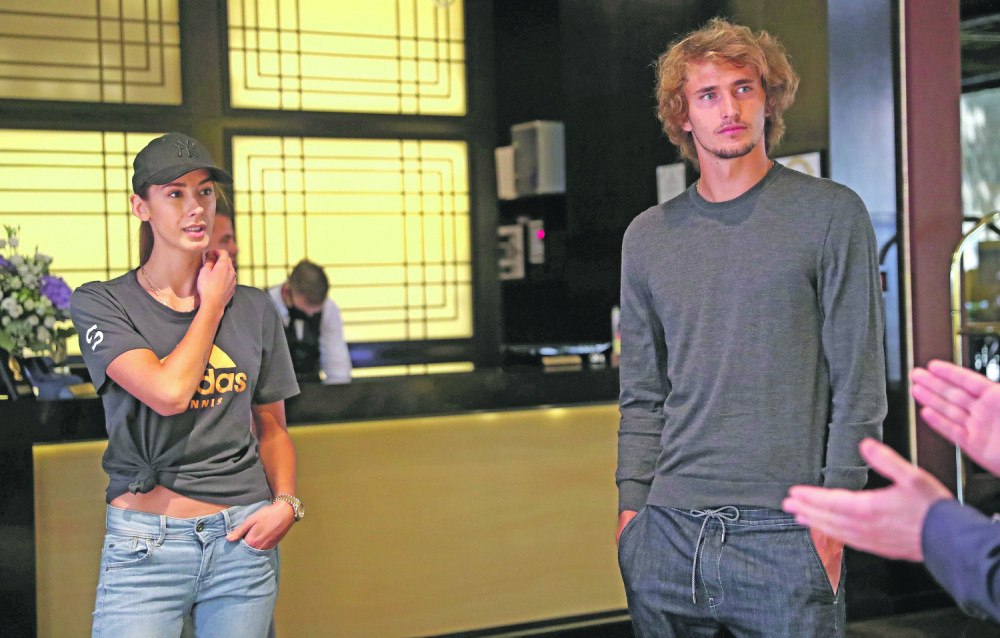 Reporteri "Alo!" u Beogradu dočekali Sašu Zvereva i njegovu zanosnu devojku