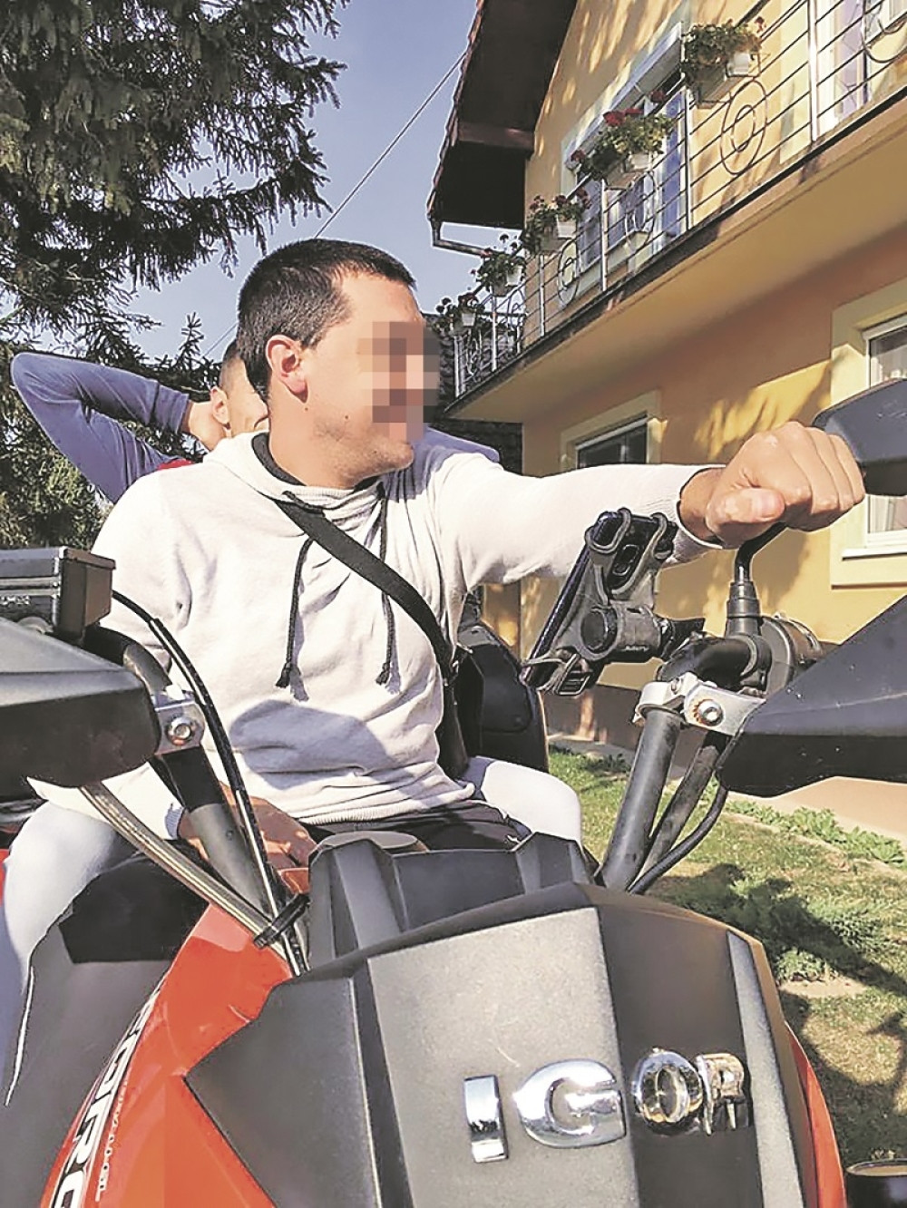 Igor plakao za malim Filipom!