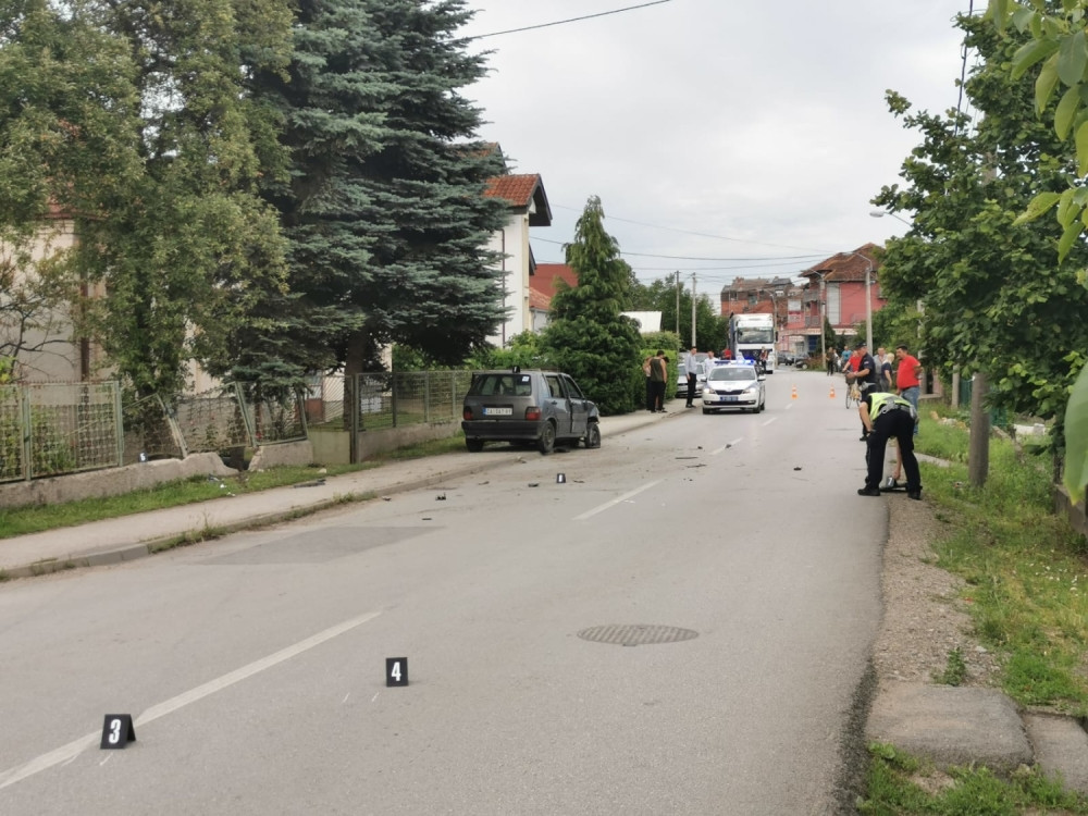 Vozač pokosio ženu, delovi automobila razbacani po putu (FOTO/VIDEO)