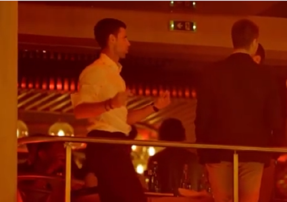 Razigrani Đoković đuskao u beogradskom klubu bez Jelene (VIDEO)