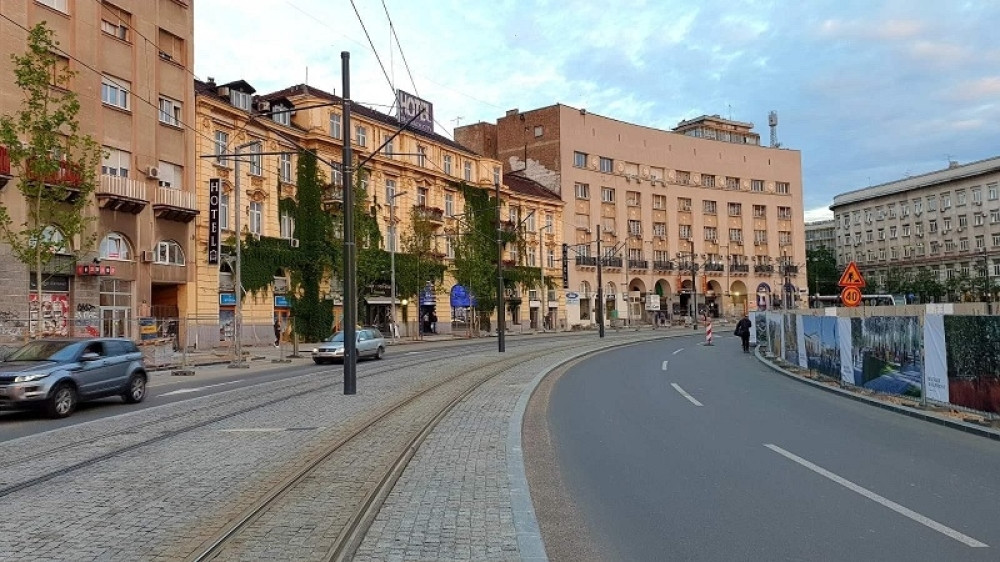 Vesić: Nastavljamo rad na popločavanju Savskog trga (FOTO)