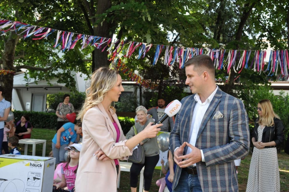 Jovičić podelio 130 bebi kolica i najavio Kulturno leto na Paliluli