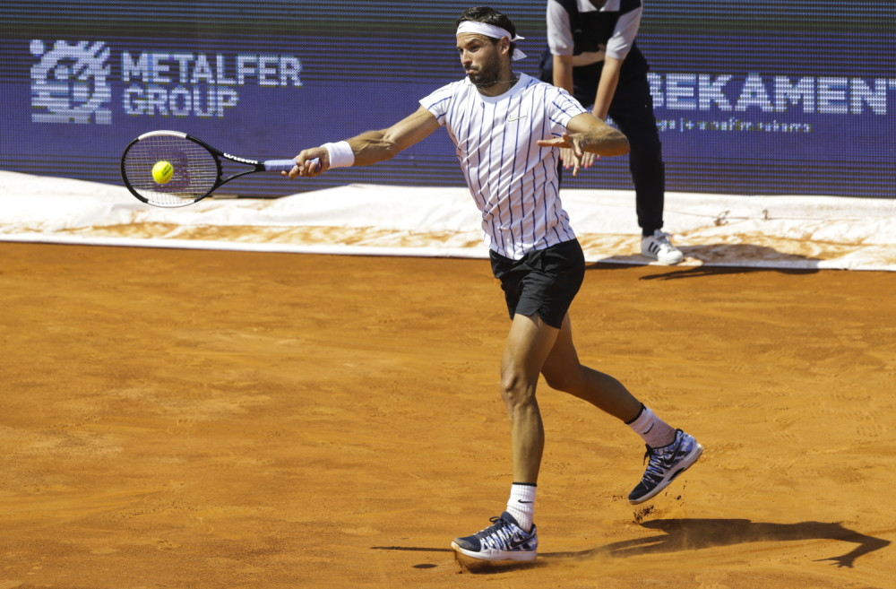 Bugarin skakao, smečovao, pa pobedio Srbina, njegov šou je ukrala lepotica sa visoke stolice! (FOTO/VIDEO)