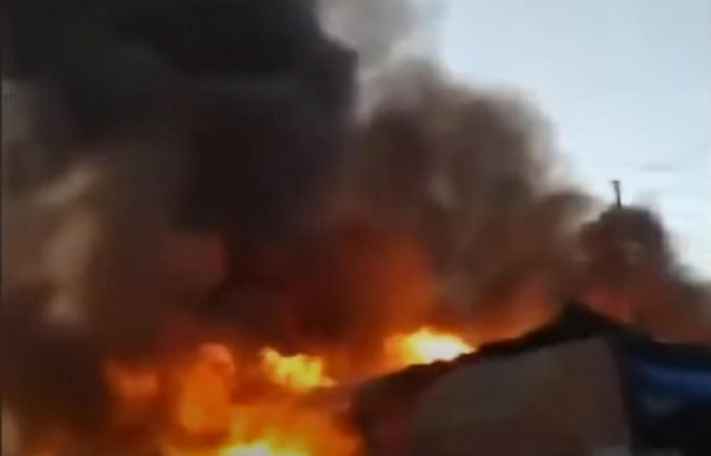 Bačena bomba ispred kafića!