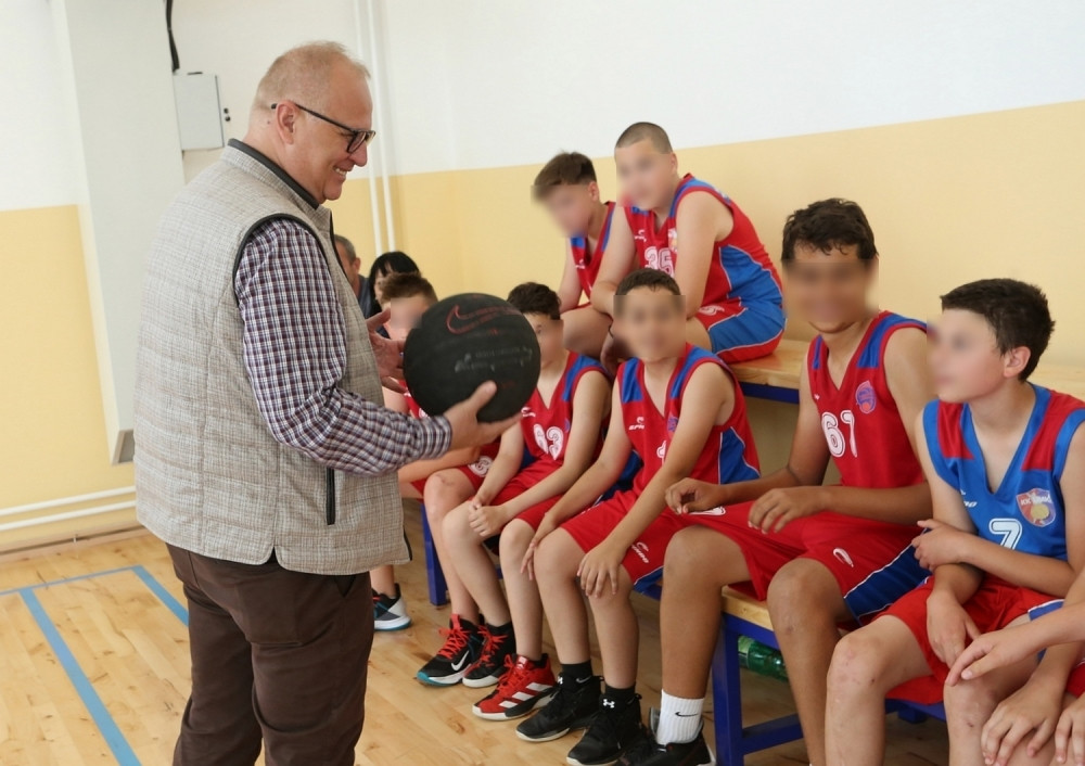 Vesić: Umka dobila fiskulturnu salu nakon 40 godina čekanja