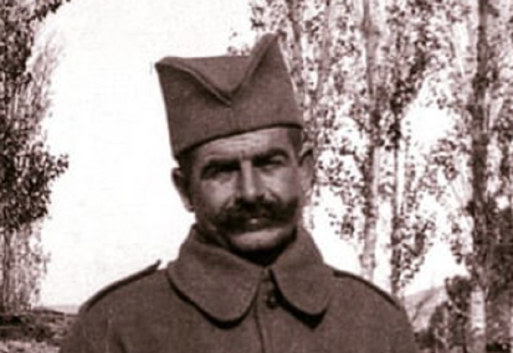 Srpski vojnik sa tamnoputim saborcem na Solunskom frontu (FOTO)