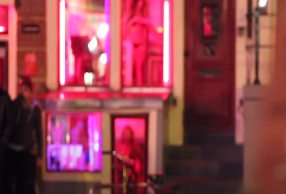 Nesvakidašnji protest u Amsterdamu, korona im uništila posao, a već pretpostavljate o kome se radi!