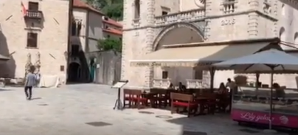 Prazni gradski trgovi, ulice puste, a kupača ni na mapi! Sablasne scene sa crnogorskog primorja! (FOTO)