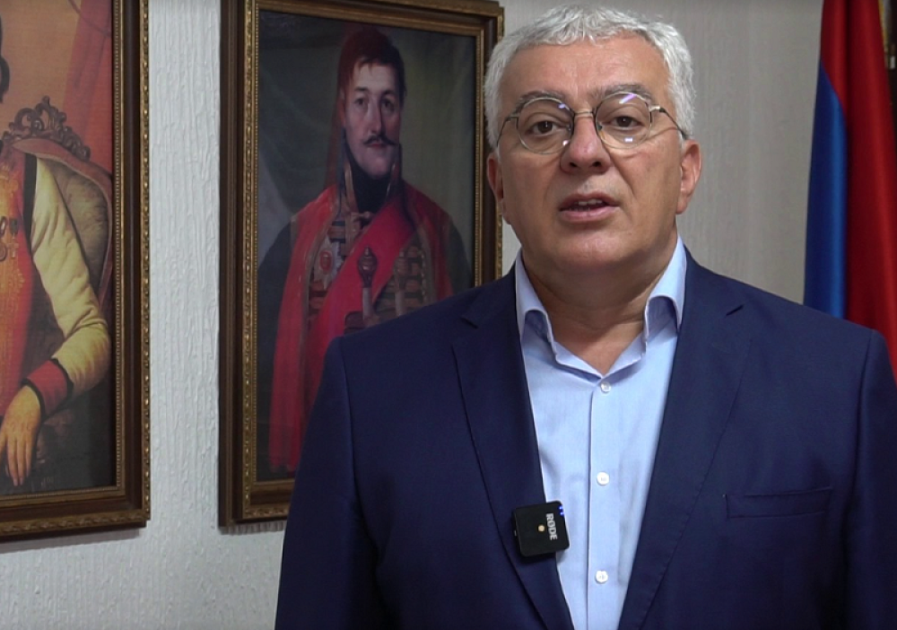 Od Đilasa i Šolaka do Vijesti i Monitora, vrši pritisak da sve zavisi od četiri poslanika