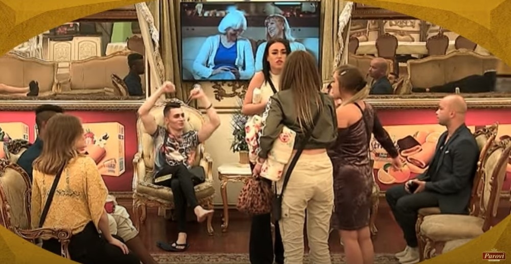 Tuča u "Parovima"! Čupanje, šamaranje, psovanje, obezbeđenje nije moglo da spreči incident (VIDEO)