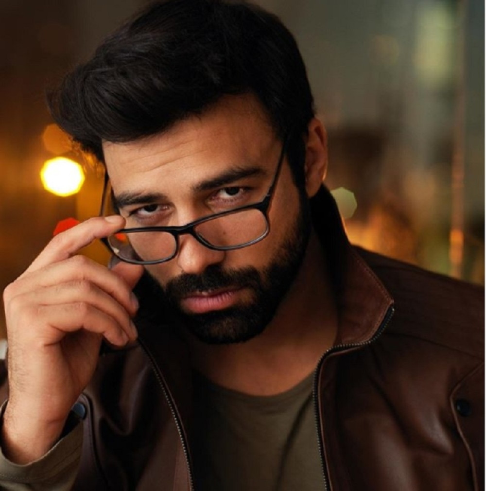 Grčki glumac kao od majke rođen: Srcolomac Anderas iz serije "Brusko" objavio fotografiju od koje su sve žene pale u trans, hrabro i bez blama! (FOTO 18+)