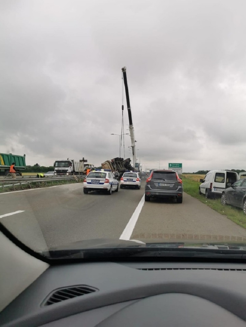 Saobraćajna nesreća kod Vlaške, zaustavljeno sve