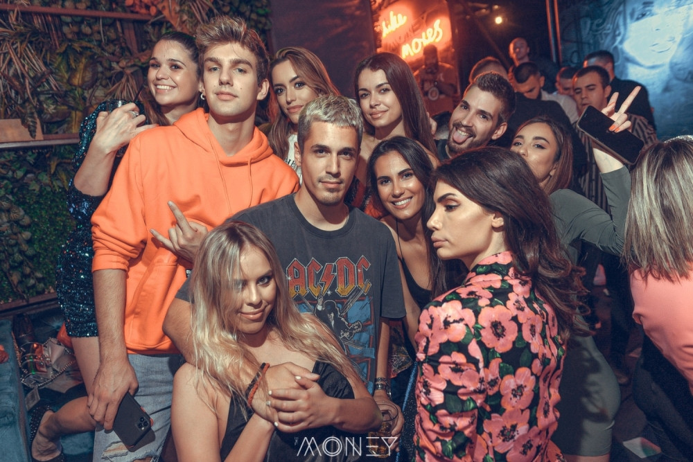 Letnja žurka na poznatom splavu okupila je veliki broj poznatih ličnosti iz Srbije! (FOTO)