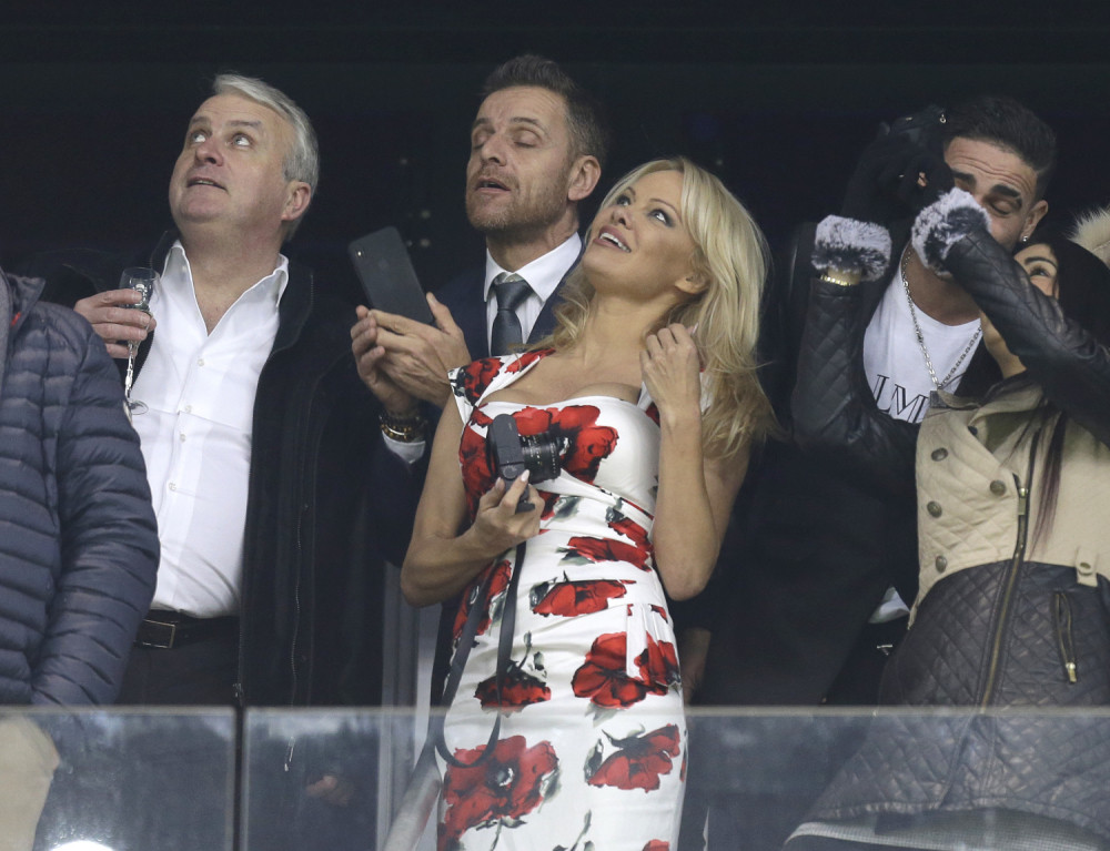 Slavni fudbaler otkrio detalje iz kreveta sa najpoznatijom "zečicom": "Ona je najbolja žena u mom životu"! (FOTO)