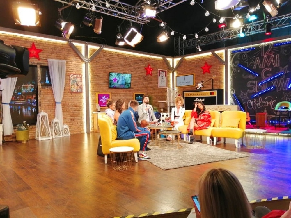 Usred emisije "Amidži šou" uvredila pokojnu koleginicu: Gosti u neverici! (FOTO)