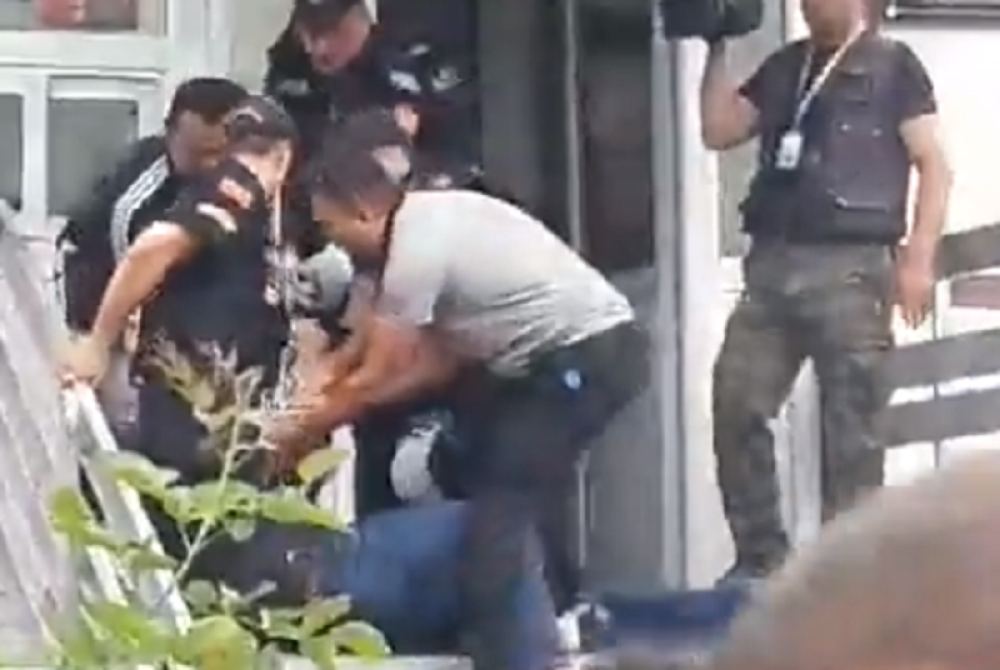 Prebili Đorđa Vujovića i bacili ga niz stepenice, zadobio teške povrede kičme (FOTO+VIDEO)