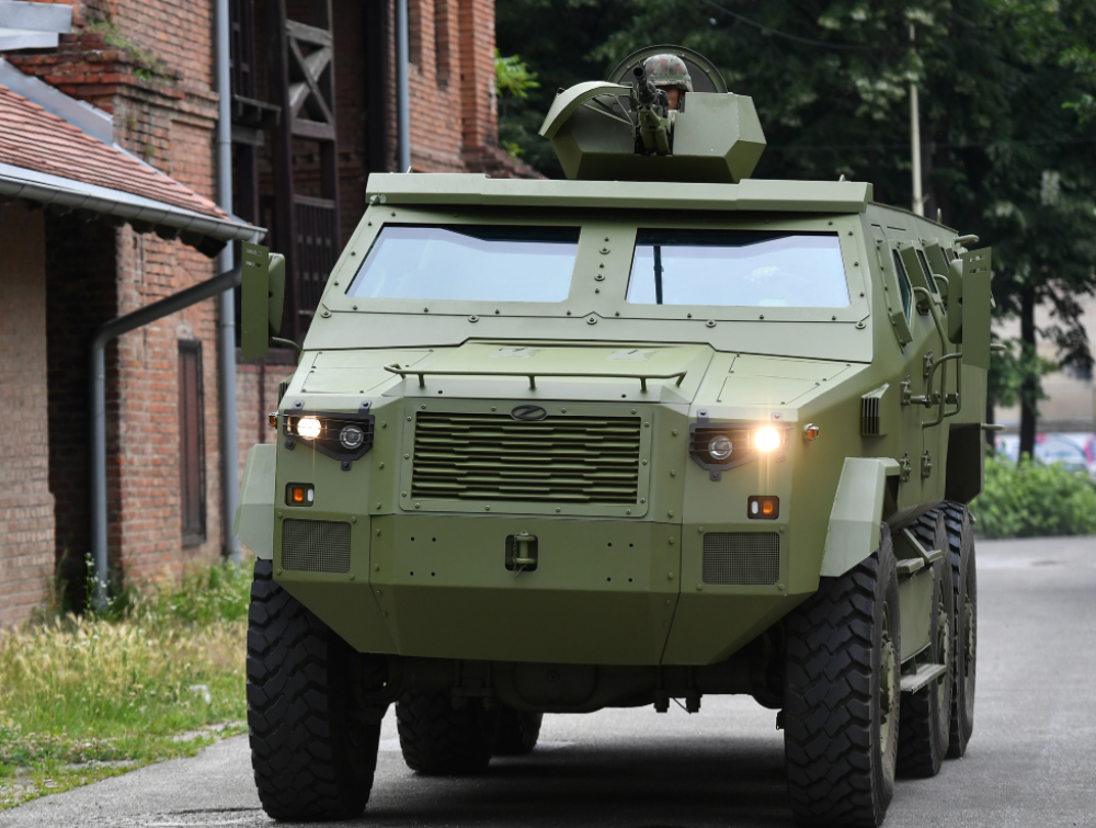 "Neka nauče od Srba..." Rusi se dive srpskom vojnom vozilu  (VIDEO)