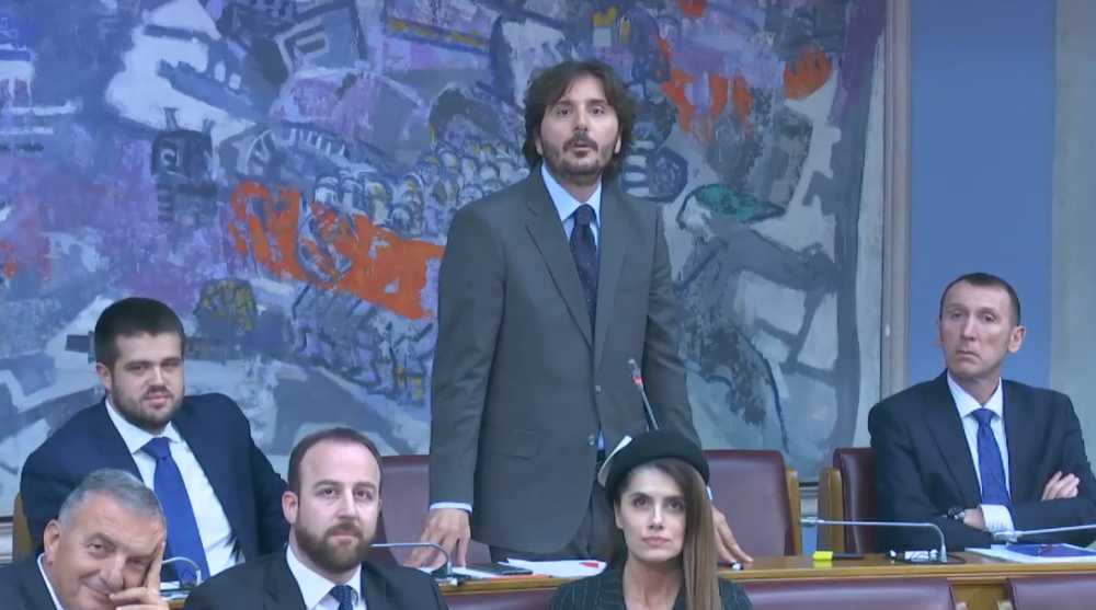 Crna Gora usvojila drugi skandalozan zakon, posle Crkve ruše još jednu instituciju!