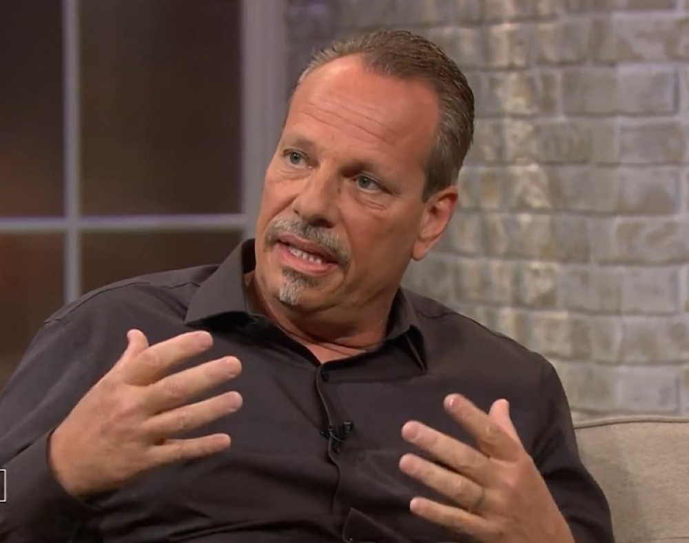 Bio na vrhu industrije filmova za odrasle, oduzeli ga demoni zvani alkohol i droga, pa postao sveštenik! (VIDEO)