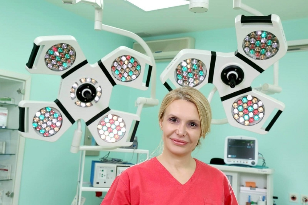 Mogla je da se ubije laserom, ne liči na nju da se bode nožem!