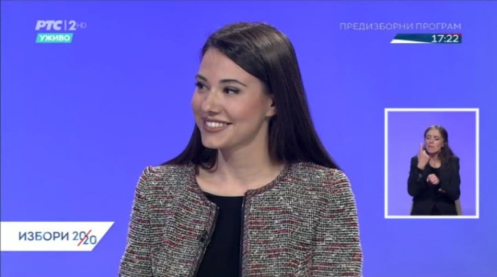 Ivana se pojavila pored Vučića na RTS-u i ukrala pažnju svih (FOTO)