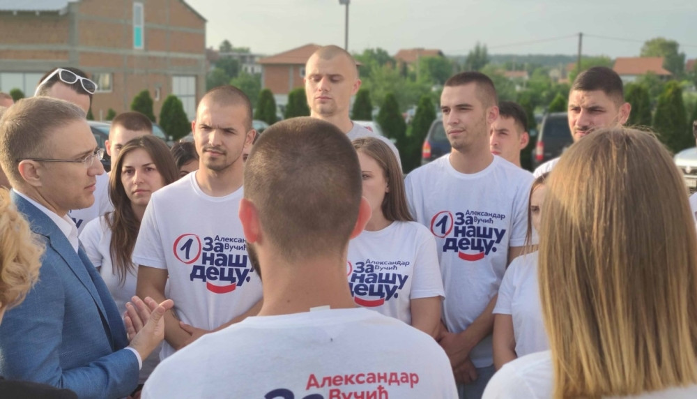 Nebojša Stefanović poručio je u Mladenovcu da je politika liste "Aleksandar Vučić – Za našu decu" da se svake godine povećavaju plate i penzije