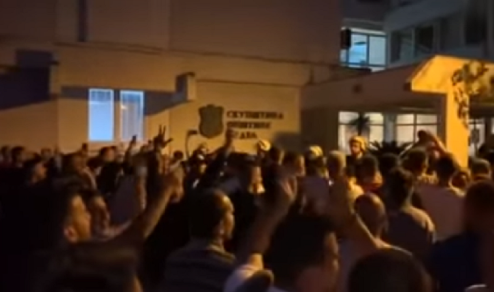 Policija upotrebila hemijske supstance protiv okupljenih građana!