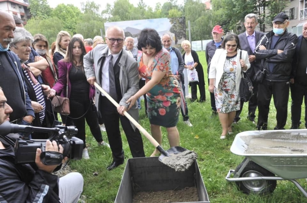 Vesić položio kamen temeljac za vrtić na Bežanijskoj kosi