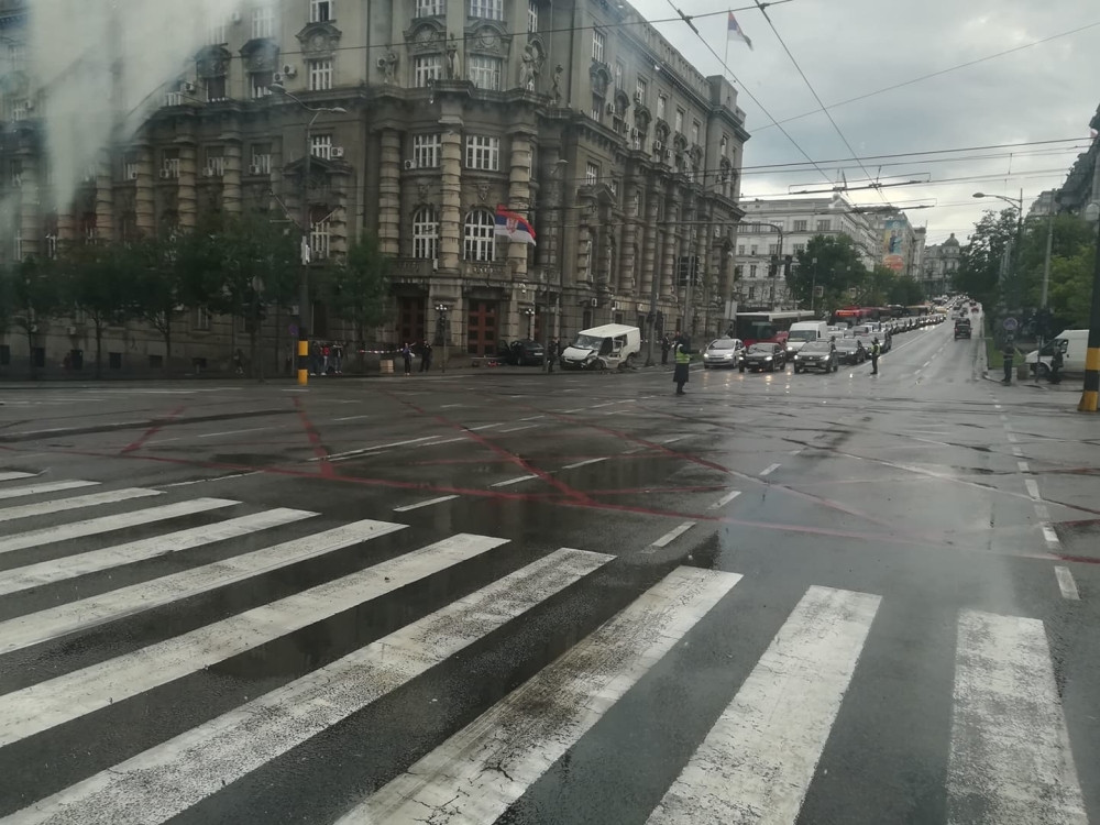 Ima poginulih, vatrogasci izvlače ljude iz smrskanih vozila