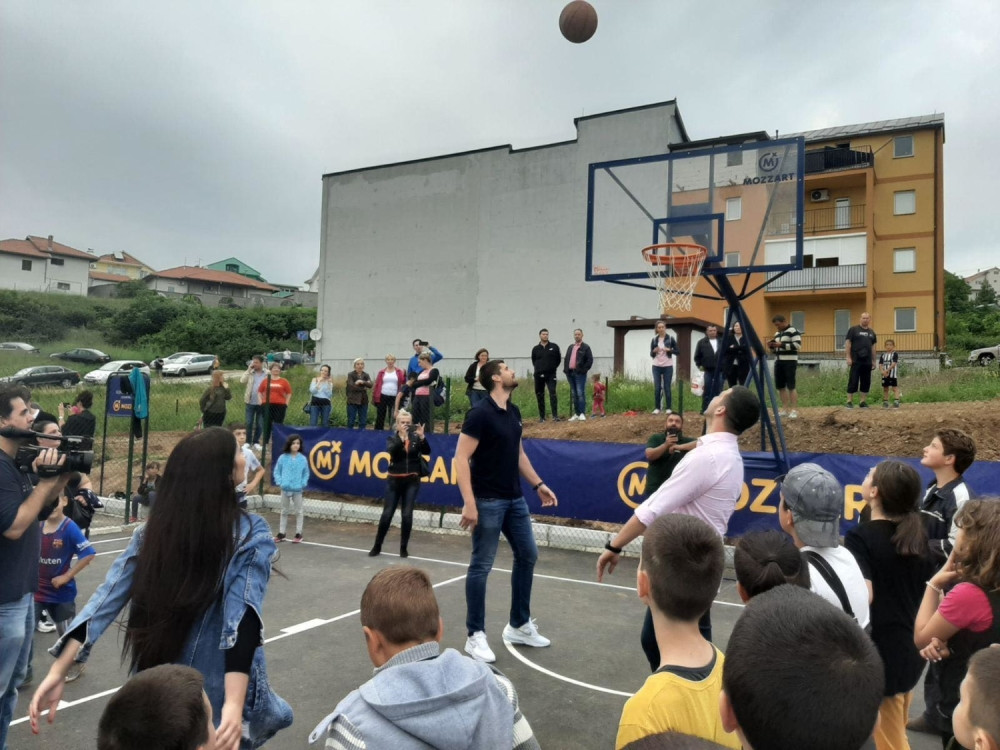 Teretana na otvorenom i teren za basket za omladinu u naselju Vojvode Vlahovića