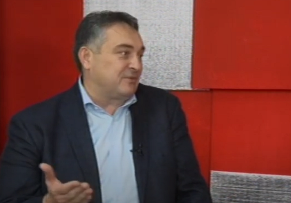 Lokalni šerif Predrag Milanović, vlasnik je stanova u Parizu i hotela u Švajcarskoj, uteruje strah građanima i na njihov račun zarađuje milione