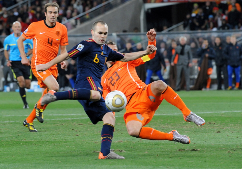 Legendarni Inijesta potpuno go pred ljudima - gledaju mu u polni organ (FOTO)
