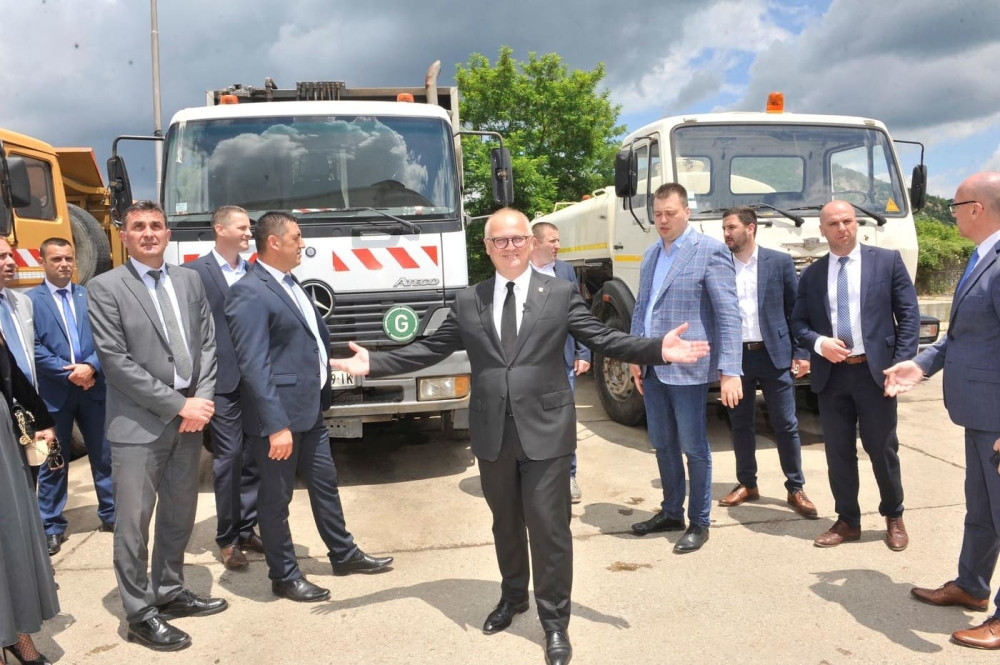 Gradska čistoća iz Beograda donirala vozila preduzeću "Standard" iz Kosovske Mitrovice